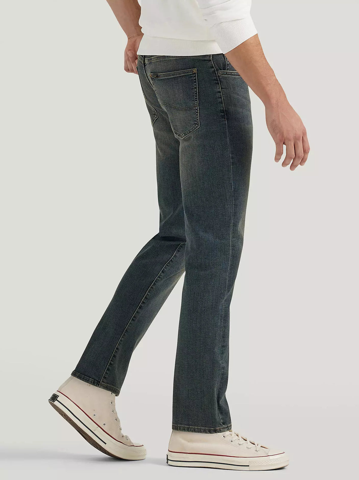 Men's Extreme Motion Straight Fit Tapered Leg Jean