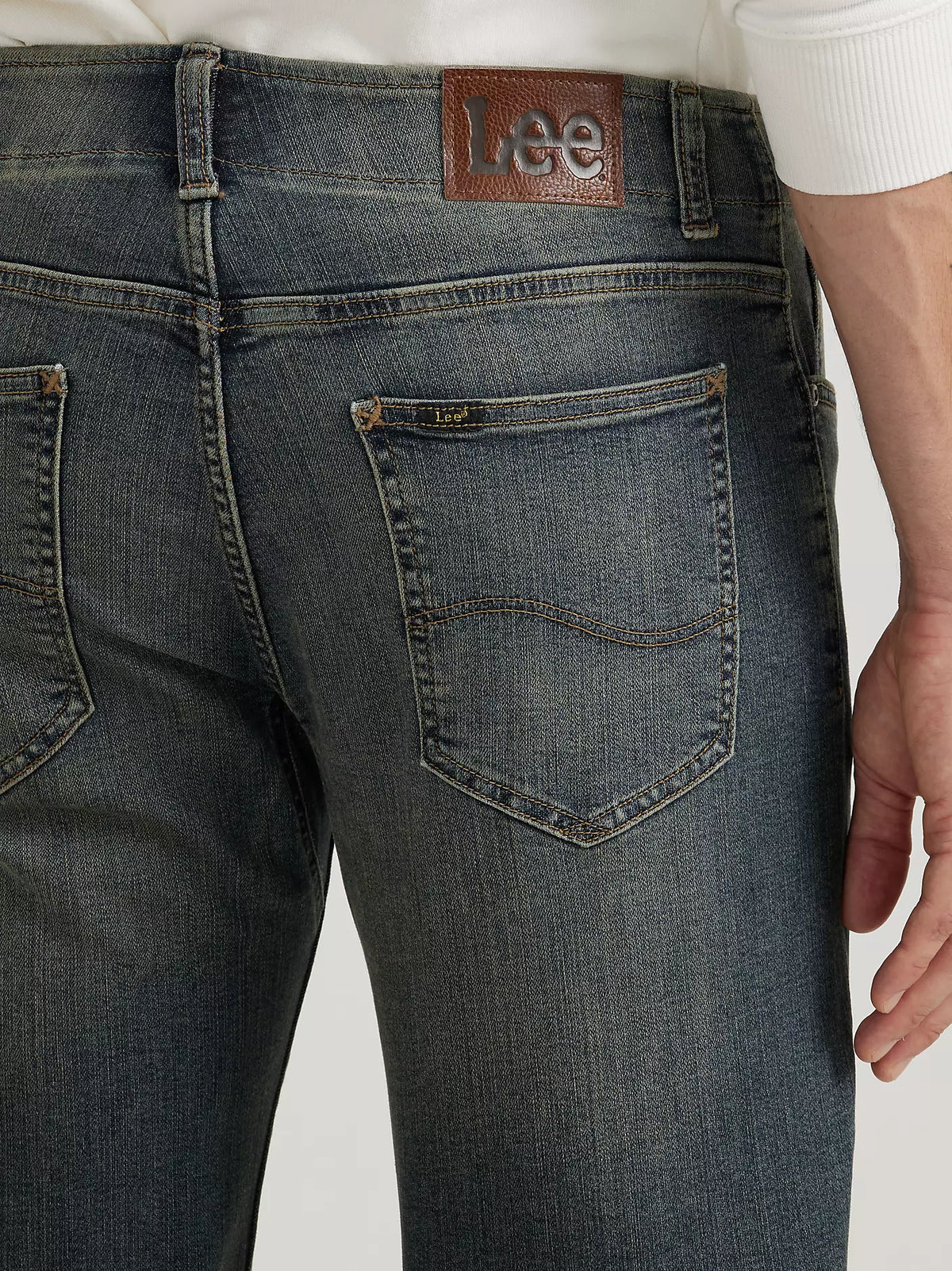 Men's Extreme Motion Straight Fit Tapered Leg Jean