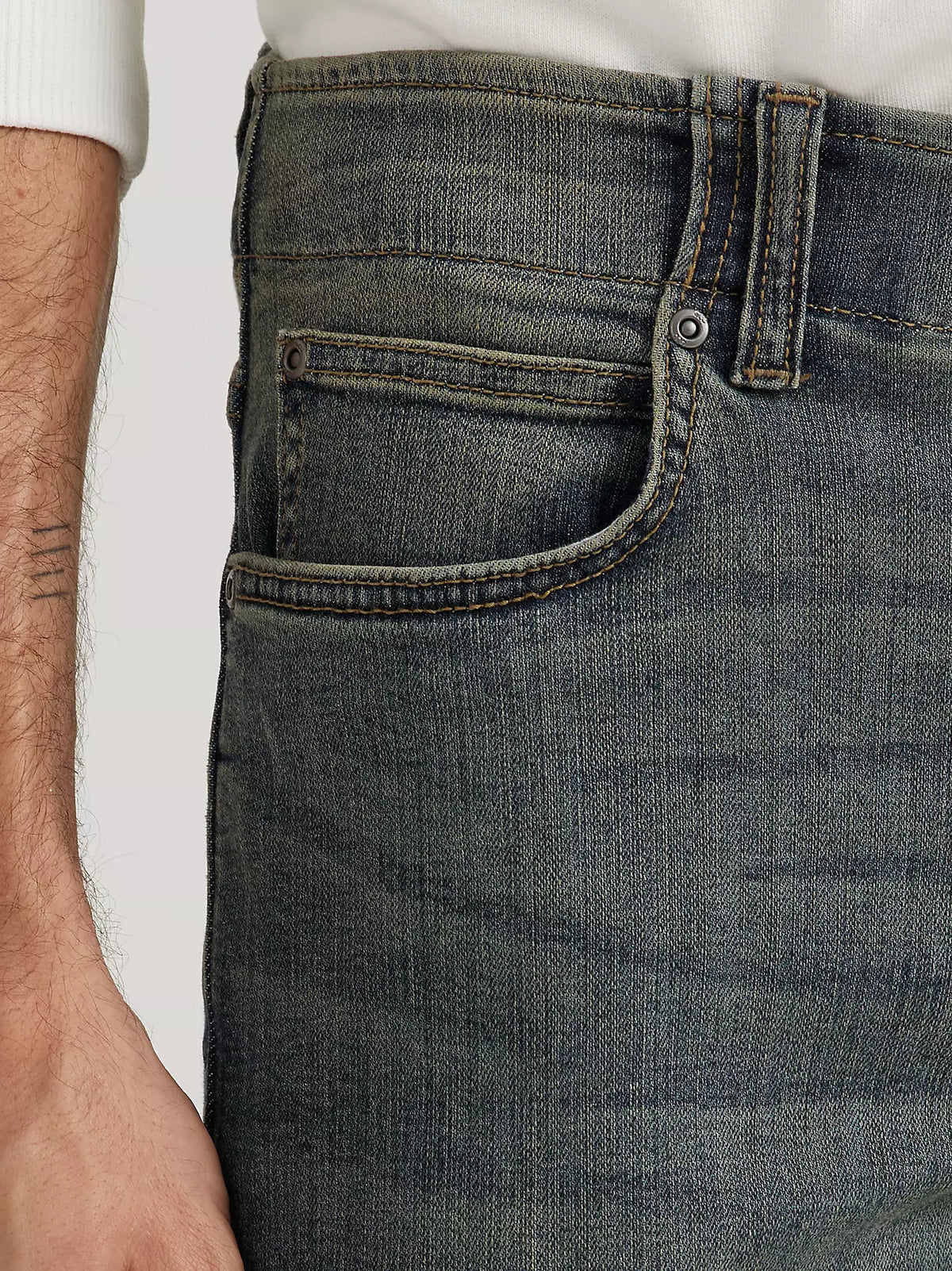 Men's Extreme Motion Straight Fit Tapered Leg Jean